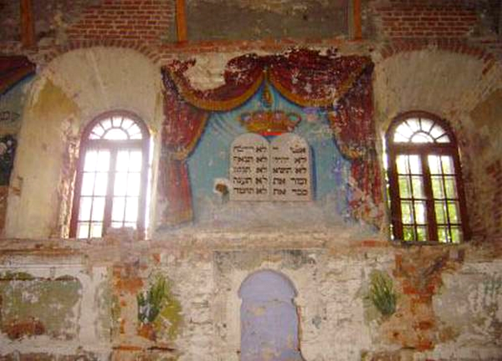 18. Wnętrze synagogi.jpg